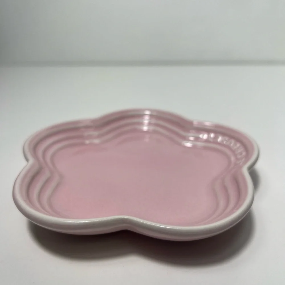 Le Creuset Stoneware Flower Petal Scalloped Trinket Dish Plate Tray